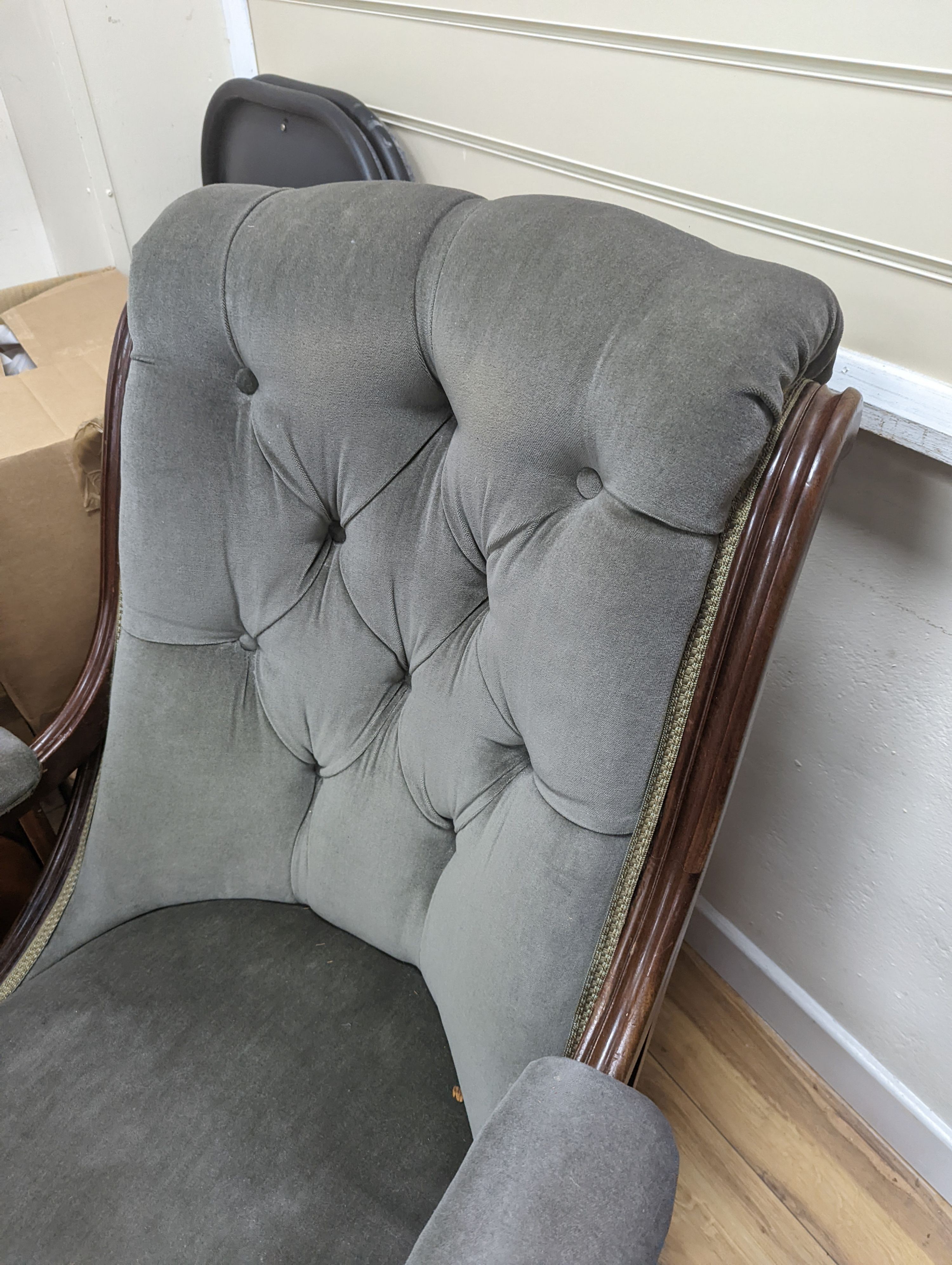 A Victorian mahogany open armchair. H-95cm.